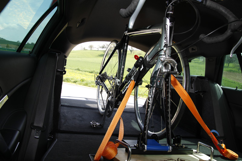 Fahrrad im Auto transportieren HTS System Fahrradträger